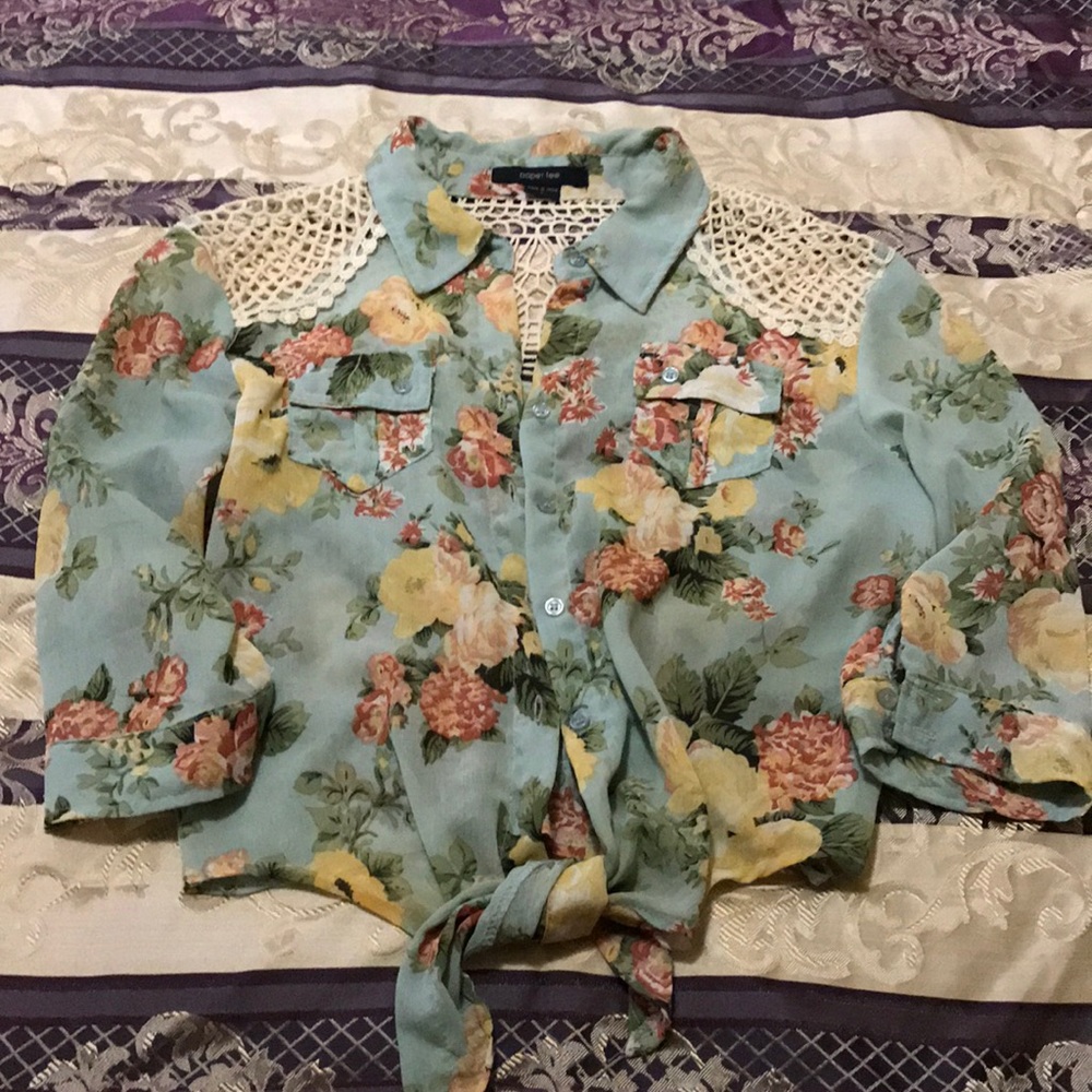 ✨Floral 🌸 Lace Top 👚✨